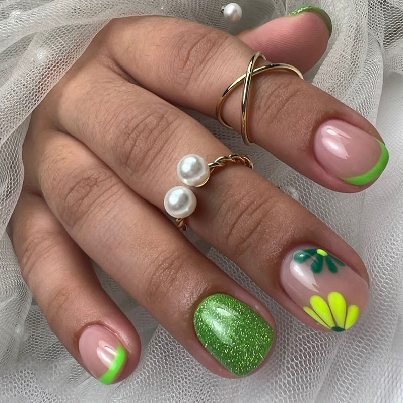 Nail Art Jelly - 24 قطعة من الأظافر الصناعية القصيرة