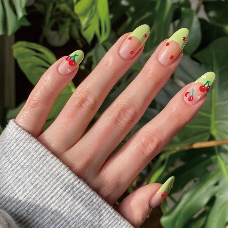 24 قطعة من الأظافر الاصطناعية  - مراجعة Nail Art Red Cherry وسعره
