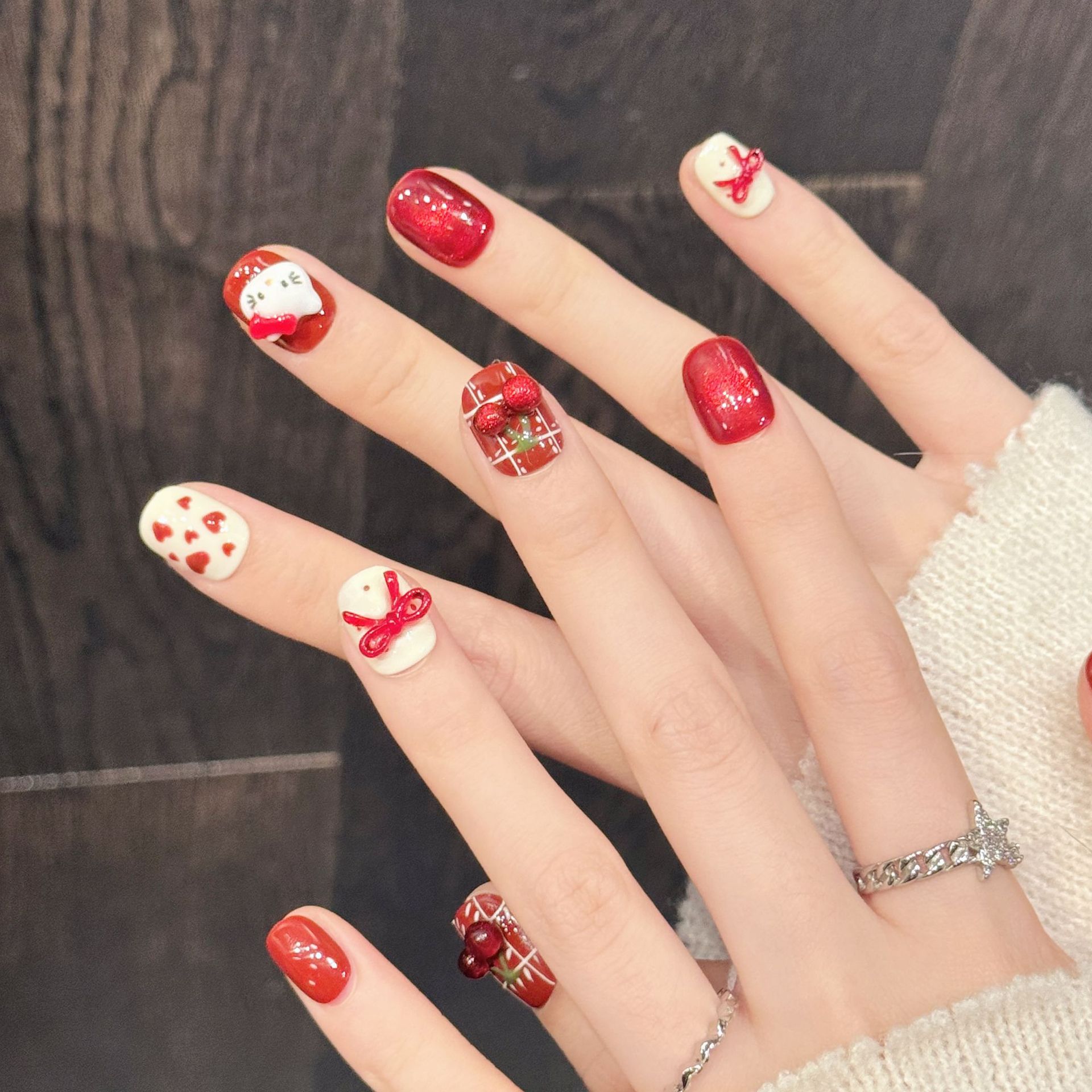 10 قطع من الأظافر الاصطناعية ا - مراجعة Nail Art Red Cherry وسعره